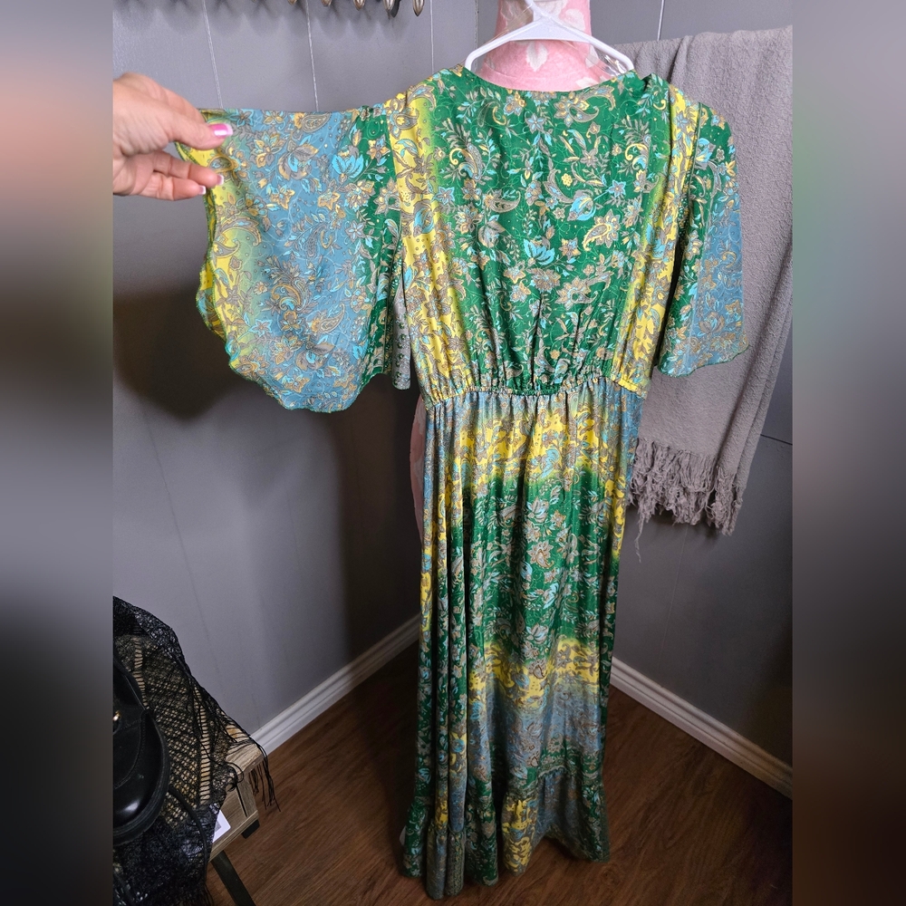 Bohemian Green Floral Maxi Dress with Lace Trim - Picture 7 of 11